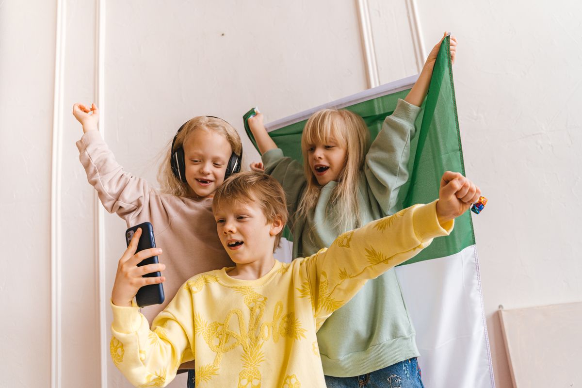 Children taking a happy group selfie - Photo by AI25.Studio Studio on Pexels